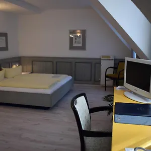 Avenue 3*, Norimberk Německo